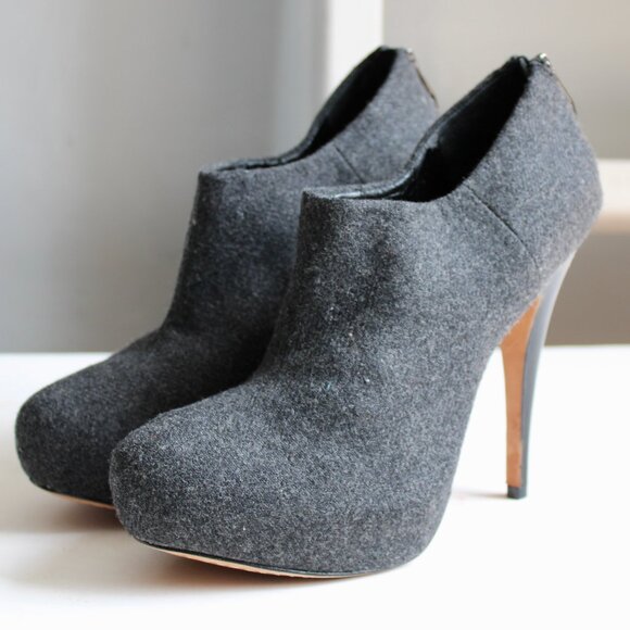 Vince Camuto Gray Black Jerrell Ankle Booties High Heels Size 8.5 - Picture 1 of 7